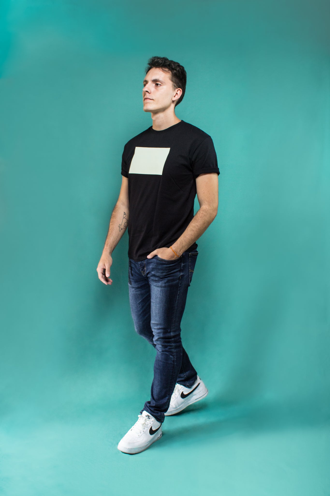 Playera Cuadrito con Linterna para Dibujar (brilla en la oscuridad)